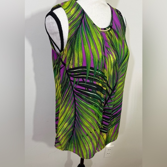 Tropical Leaf Print Top. - Picture 2 of 9
